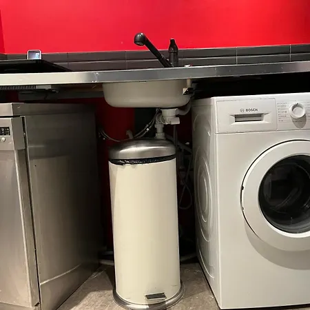 One Bedroom Centre Free Private Parking Apartment *